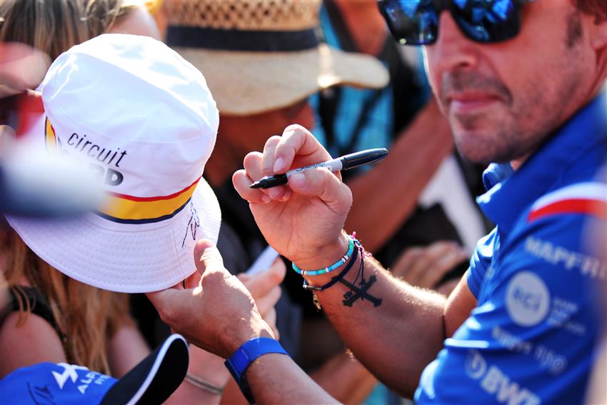 Alonso signing hats